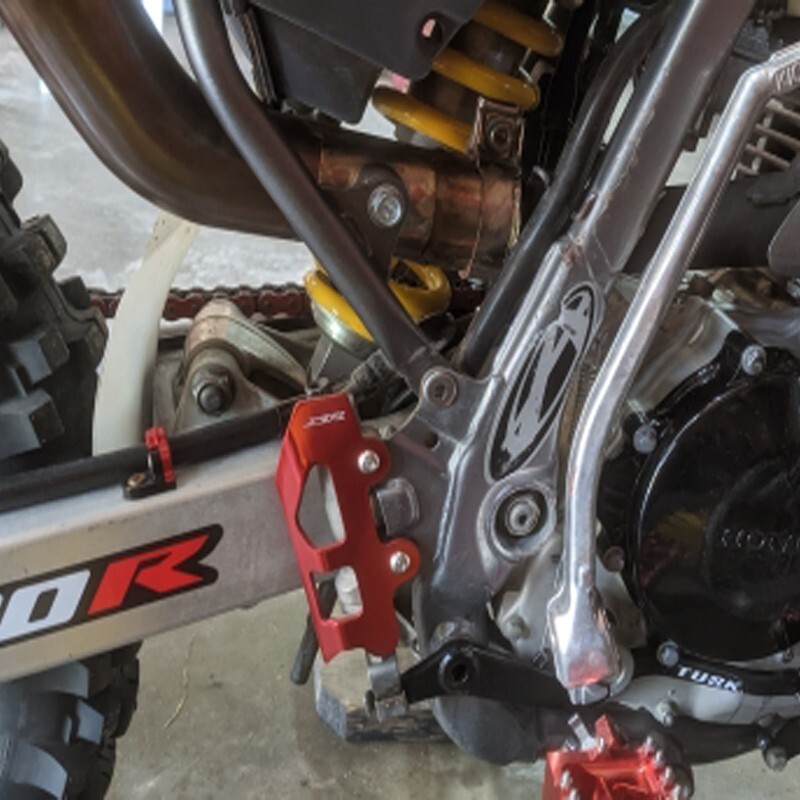 REAR BRAKE MASTER CYLINDER GUARD COVER PROTECTOR FOR HONDA CR250R - Foto 6