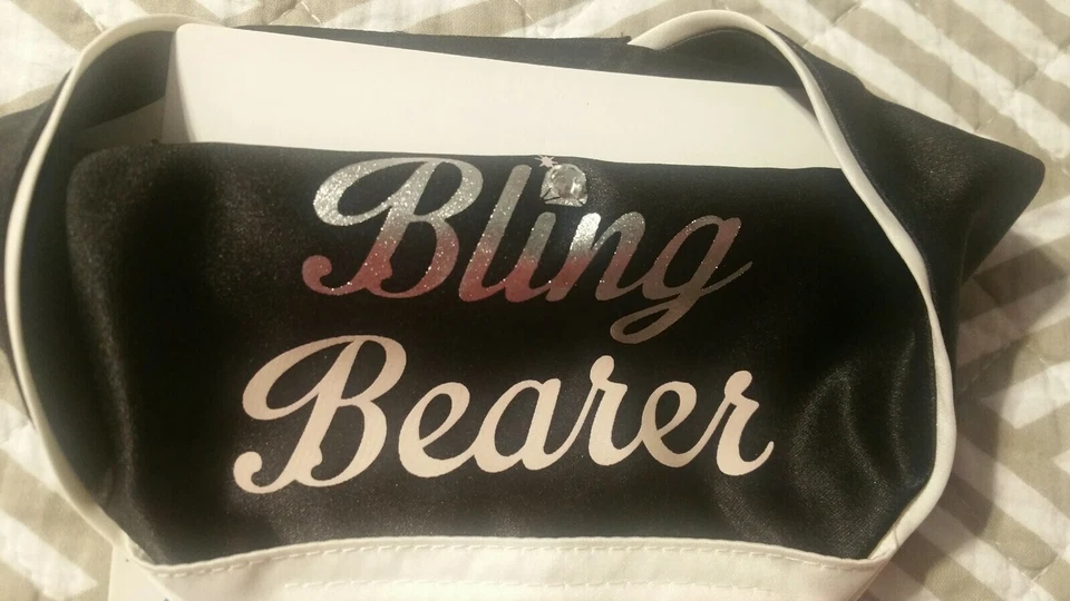 Nuevo con etiquetas Bandana reversible negra Petco S/M anillo portador/portador bling perro boda Foto 4 de 4