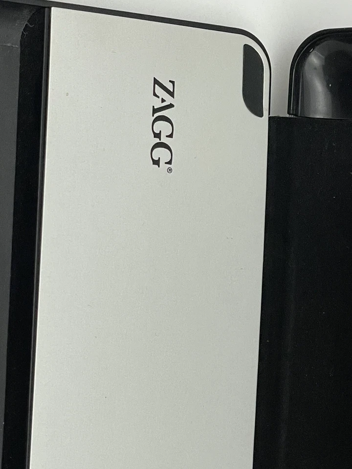 Apple iPad 2 3 4 Gen  ZAGG Pro Folio Bluetooth Keyboard Folio Case  - Image 3 of 4