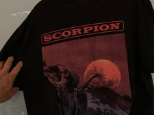 SCORPION WORLD TOUR 2018 Unisex T Shirt;  Black; Large; PreOwned & Very Good