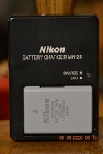 NEW NEVER USED GENUINE NIKON MH-24 CHARGER FULLY CHARGED NEW NIKON BATTERY MINT