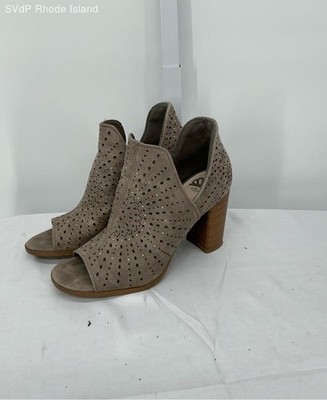 Fergalicious Reno City Tan Sandals Heel Women 8