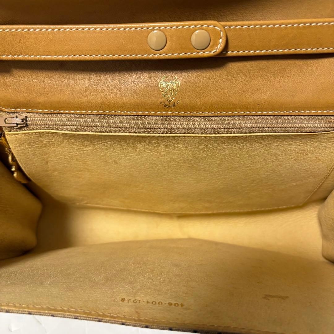 Excellent Condition GUCCI GG Pattern Micro GG Lea… - image 11