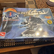 Lost In Space Robot Model- AMT/ERTL #8458-factory  Sealed- 1998 Damage Box