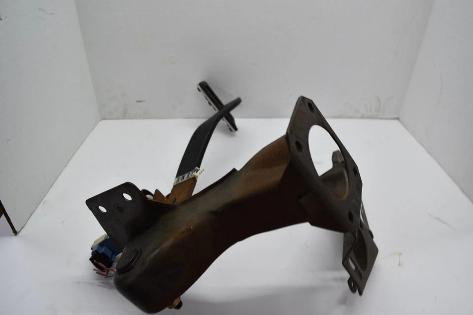 Pontiac GTO 2004 2005 2006 montaje de soporte de pedal de freno 04 05 06 Foto 2 de 4