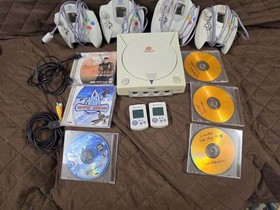 Dreamcast Bundle &ndash; Berserk + Sonic Adventure + 4 OEM Controllers
