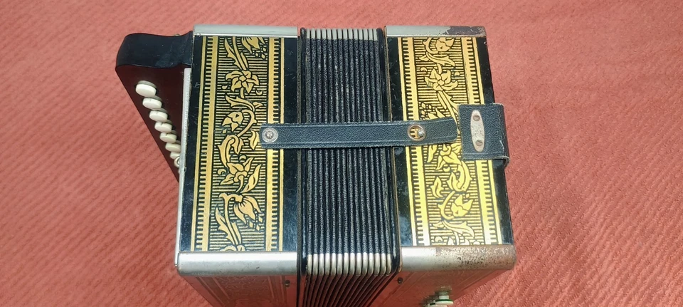 Hohner Marca Registrada Vienna 1-Row 4-Bass 10-Treble Button Diatonic Accordion - Image 4 of 4