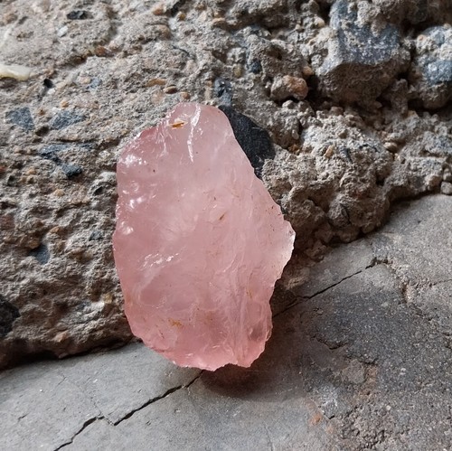 154.9 Carat 47x18 MM Natural Pink Color Rose Quartz Raw Rough Gemstone - Picture 3 of 24