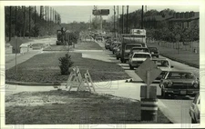 1985 Press Photo Long line of cars and repair work on Jones Road in Houston