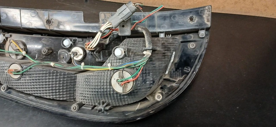 14 15 16 17 18 19 KIA SOUL REAR RIGHT TAILLIGHT OEM 92402B2010 - Image 4 of 4