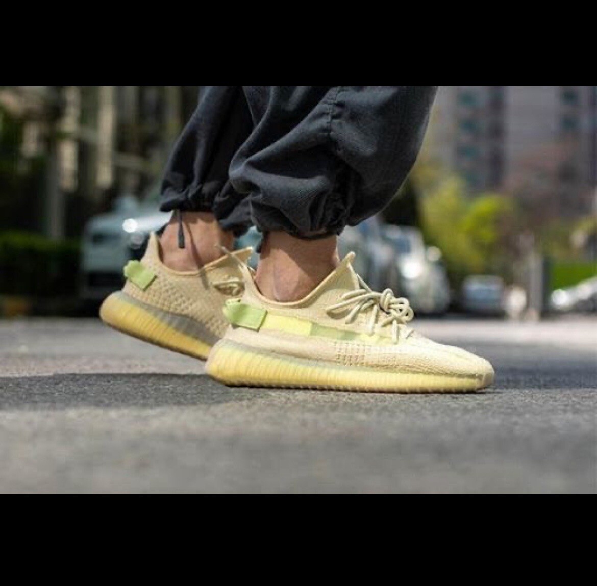 靴 adidas YEEZY Boost 350 V2 Flax 15283548_26523498_600.jpg