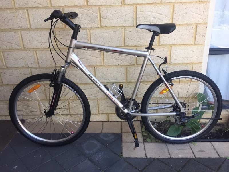 gumtree hybrid bike