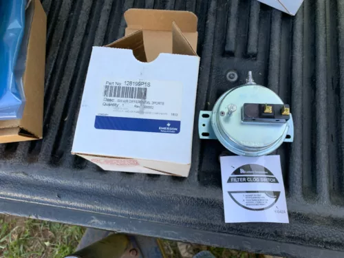 Emerson / Liebert 128199P1S 2 Port Differential Air Switch - NIB