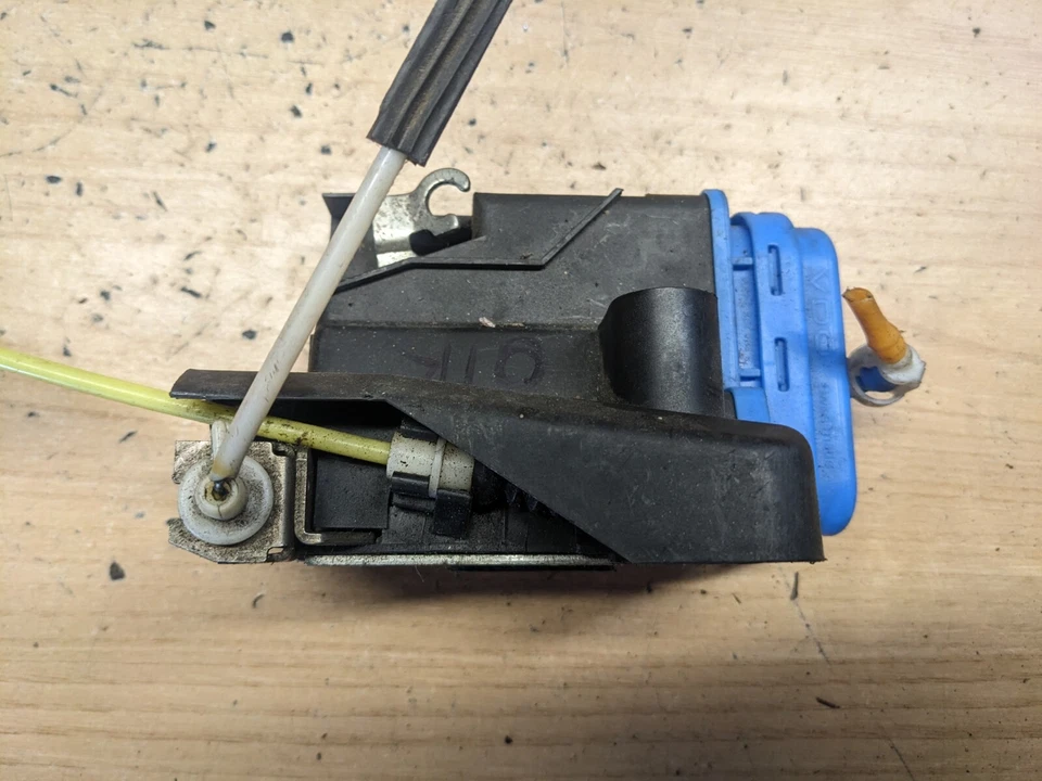 Audi A6 1995 cerradura puerta trasera conductor mecanismo lateral derecho 4a0839016 Foto 2 de 3