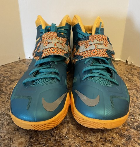Size 8.5 - Nike LeBron Zoom Soldier 7 