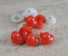 Mangelsens HEART SHAPED NOSES Animal Size: 14x13mm Color: Red Lot of 2 NIP