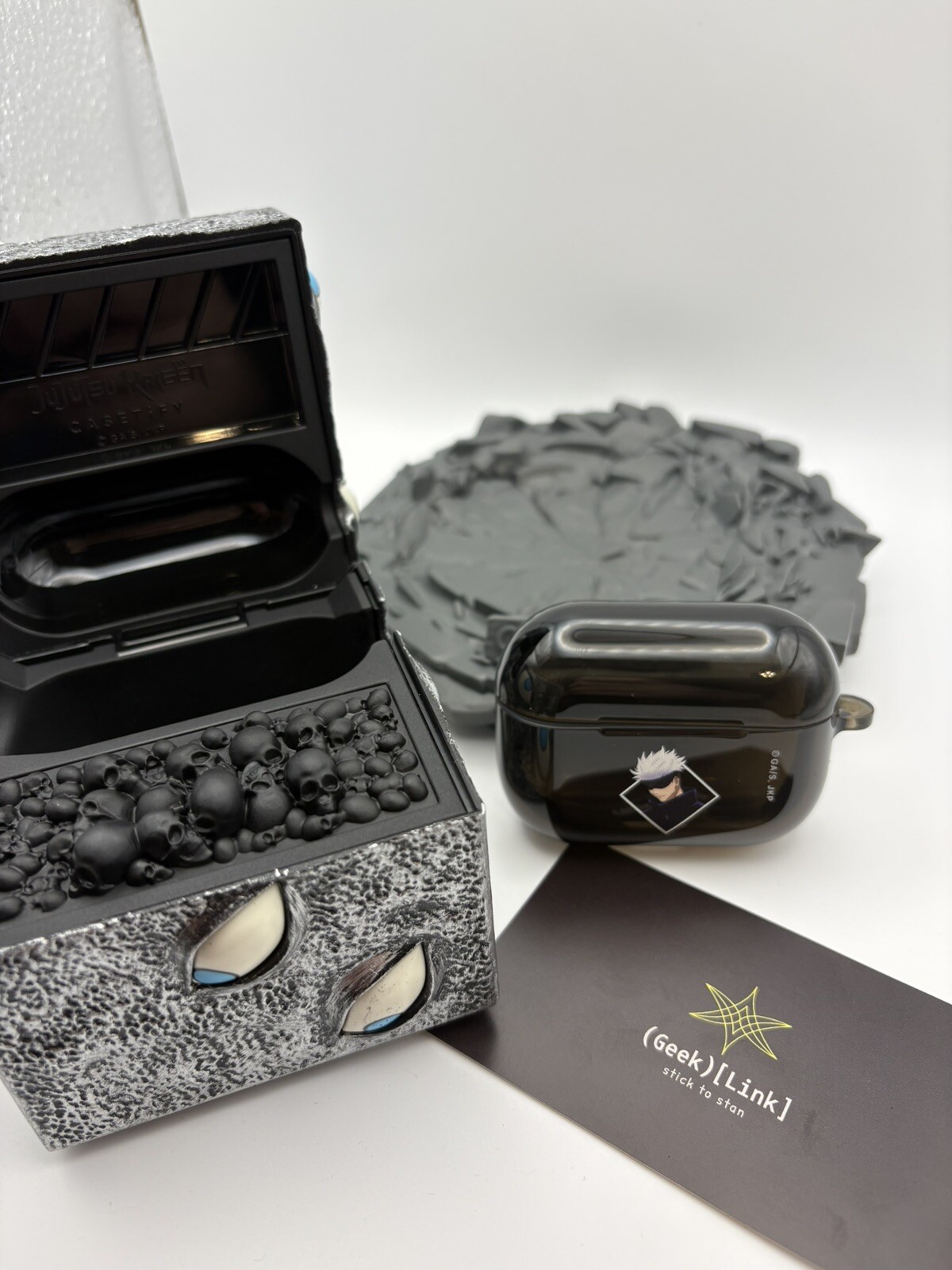 CASETiFY Jujutsu Kaisen AirPods Pro 2 Case - Satoru Gojo Prison Realm Used-image