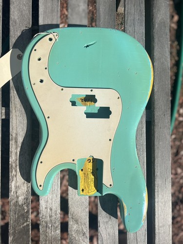 P bass Body NITRO RELIC SURF GREEN Lightweight INCLUDES PICKGUARD JVGuitars - Picture 7 of 12