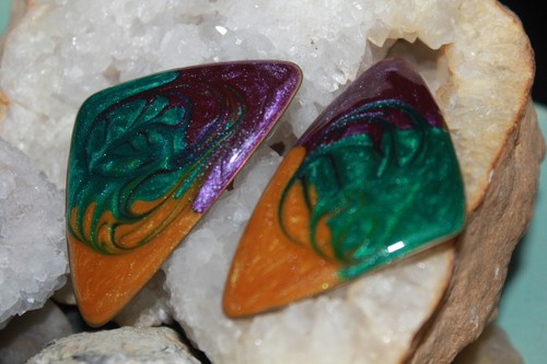 Vintage 1980s 1990s Abstract funky painted triangle Pierced Earrings glossy - Picture 10 of 10