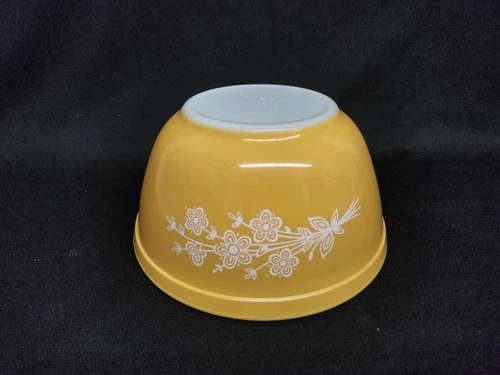 Vintage Pyrex 402 Butterfly Gold 1.5 Qt Nesting Mixing Bowl Circa 1979-1981