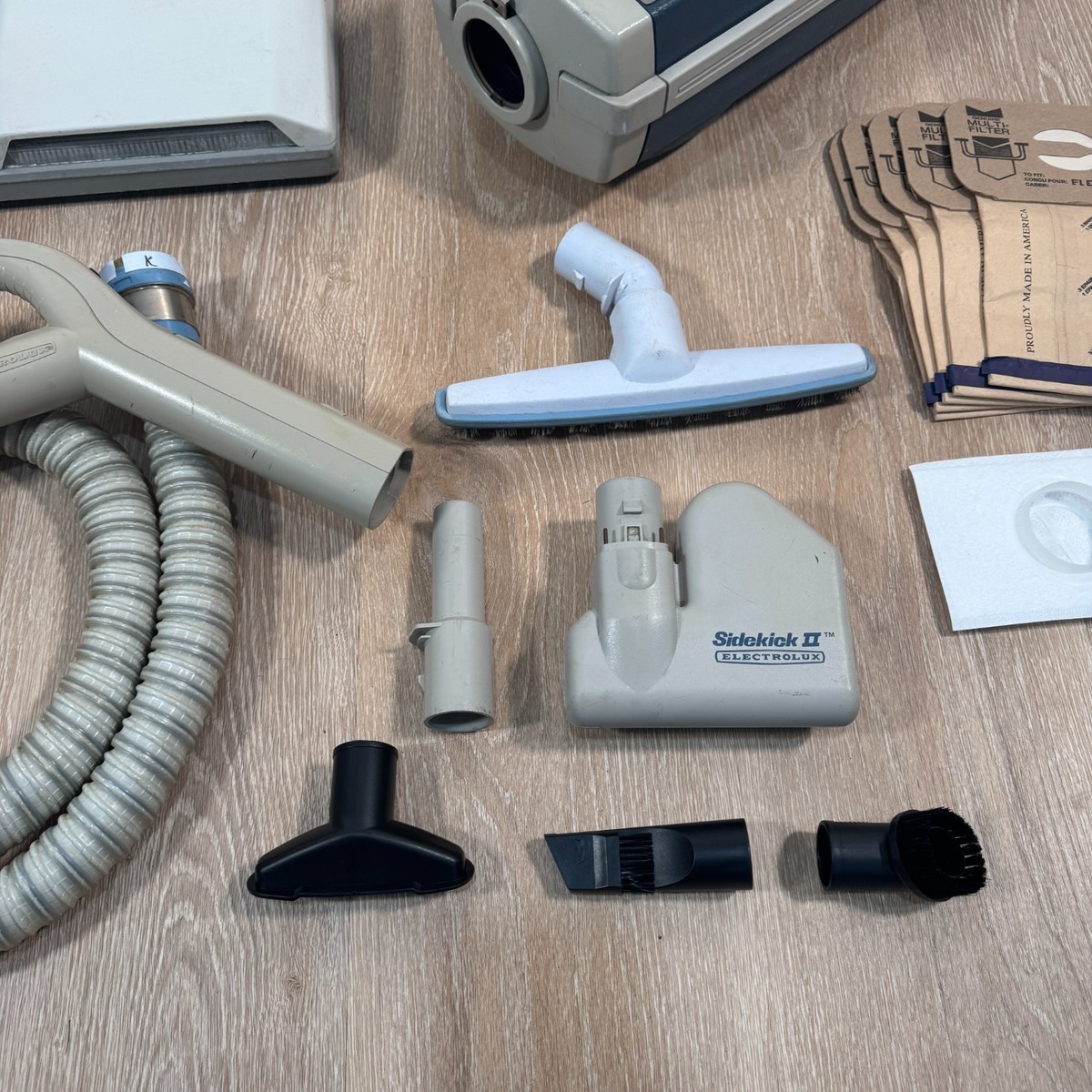 Electrolux スチームクリーナー 部品ケース付き Electrolux LUX Ambassador III Canister Vacuum BUNDLE Power Nozzle