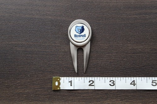 TENNESSEE MEMPHIS GRIZZLIES DIVOT TOOL WITH BALL MARKER VERY GOOD CONDITION