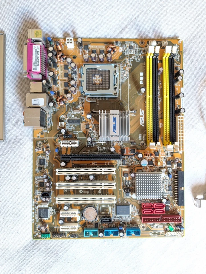 scheda madre Asus P5B Socket 775 ATX RAM DDR2 + USB + AUDIO + SATA + mascherina - Immagine 2 di 4