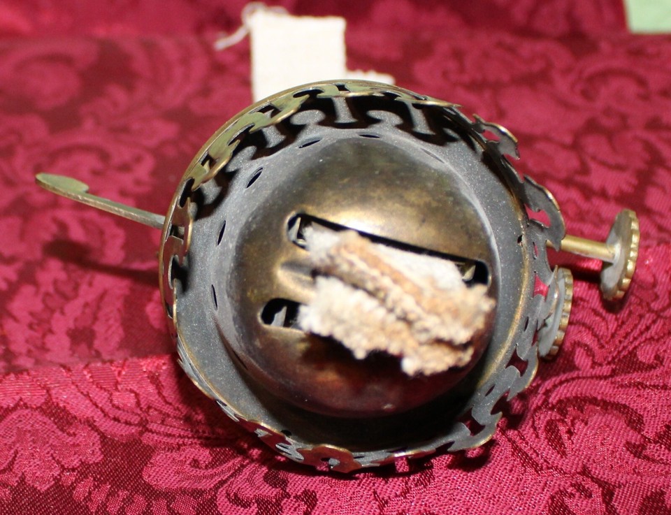 ANTIQUE UNMARKED BRASS DOUBLE WICK OIL LAMP BURNER WITH GALLERY eBay