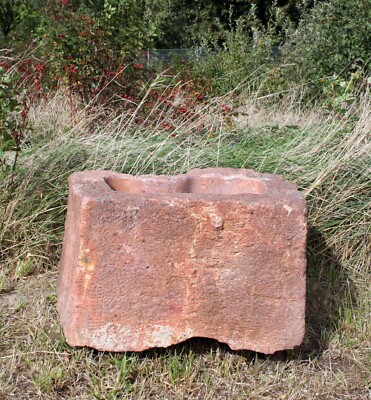 Gartenbrunnen / Brunnenbecken aus Rochlitzer Porphyr / Naturstein