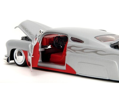 Jada Toys 1/24 1951 シボレー 1951 MERCURY SILVER W/FLAME GRAPHICS 1/24 DIECAST MODEL CAR