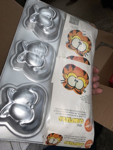Vintage Garfield Cat 6 Mini Cake Baking Pan Mold molds 1978 New Wilton Co - Picture 2 of 2