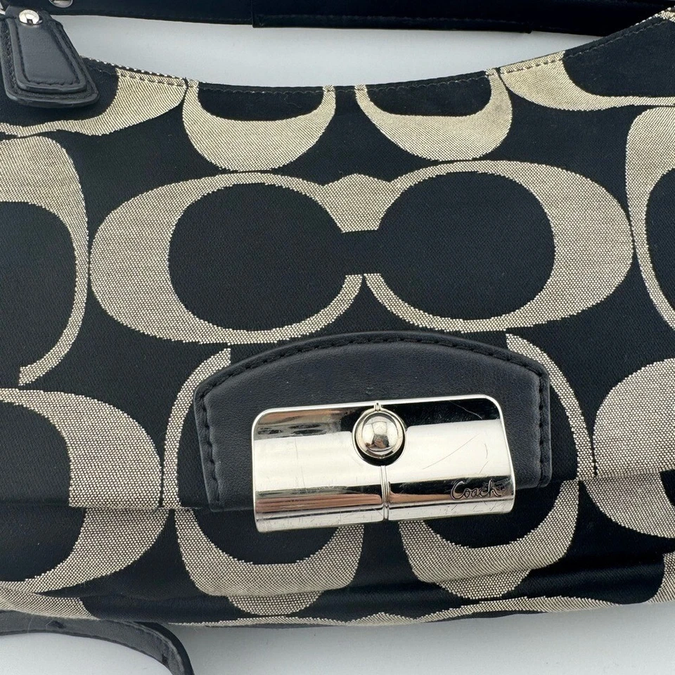 Bolso de hombro Coach East West de diseñador negro y crema Foto 2 de 4