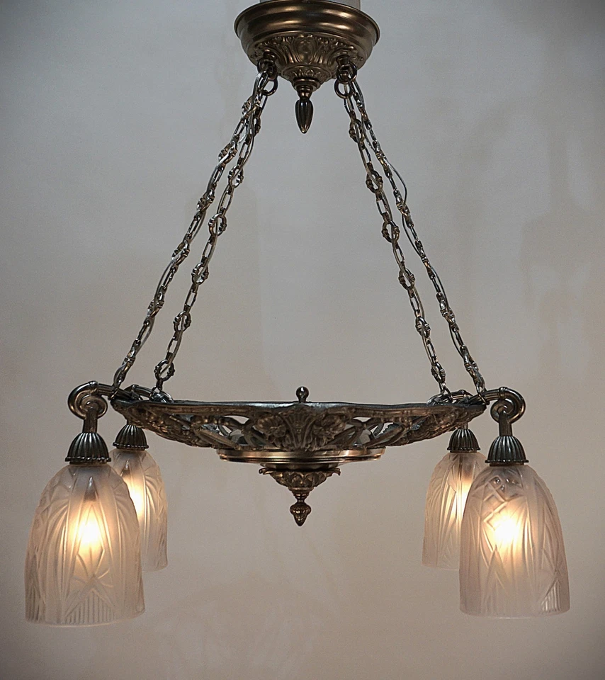 Antigua araña francesa Art Deco con vidrio esmerilado y níquel sobre bronce Foto 3 de 4