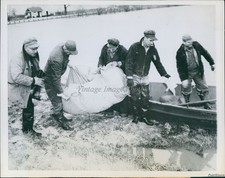1950 Jake Willis Family Bowed Floor Waters Abandoned Home Vandalia Wirephoto 7X9