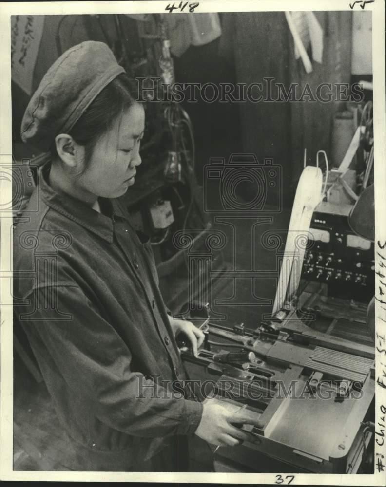 1978 Press Photo Chinese female worker trims type for use in the newspaper page