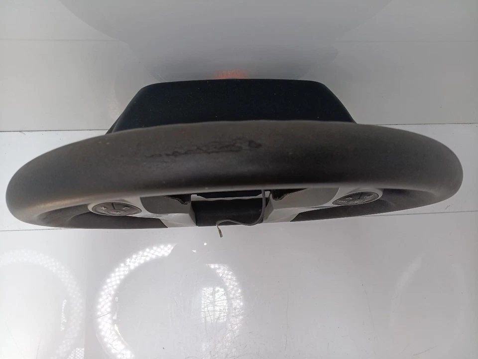 Volante Toyota Prius C 2013 bolsa no incluida Foto 2 de 4