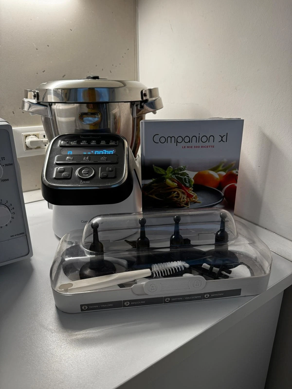 Moulinex Companion XL Gourmet HF809 4.5L Food Processor - Black
Opens in a new window or tab
