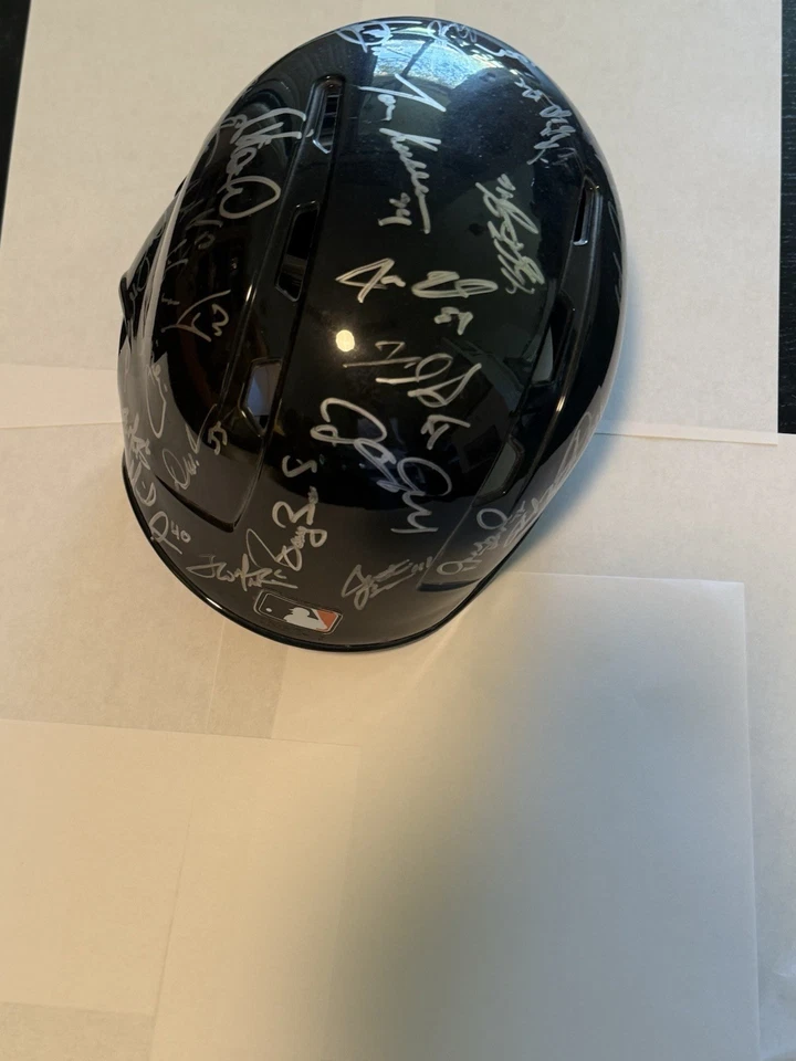 Casco de equipo firmado por los Miami Marlins incluyendo Don Mattingly, Barry Bonds Foto 4 de 4