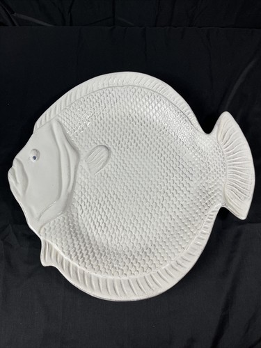 Plato de pescado de cerámica blanca playa decoración costera esmaltado American Atelier 14”