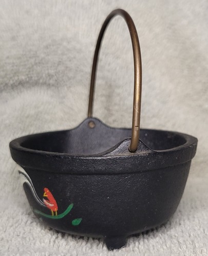 Vintage John Wright Painted Cast Iron Amish Mini Pot / Cauldron / Kettle - Picture 2 of 4