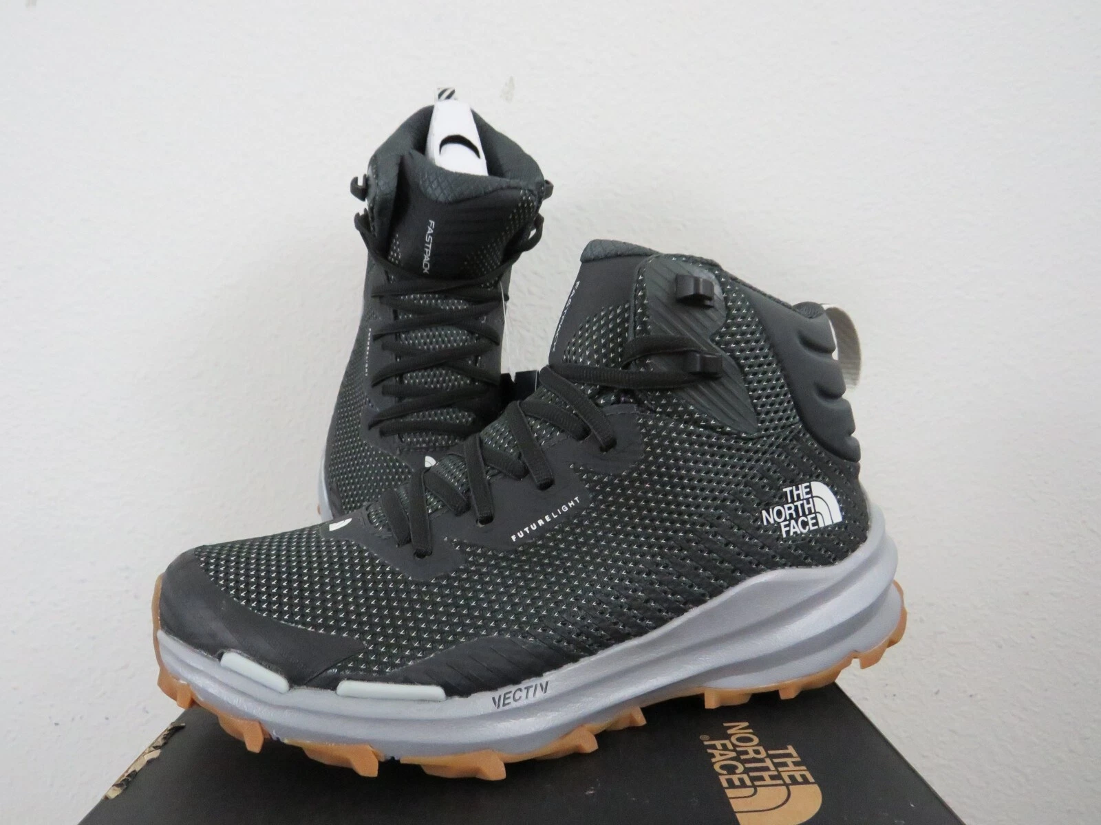 NWT Womens The North Face Vectiv Fastpack Mid Futurelight Boots - Asphalt Grey