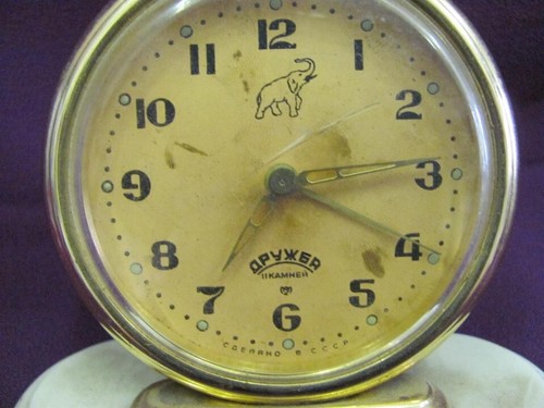 VINTAGE RUSSIAN DESKTOP ALARM CLOCK DRUJBA - Picture 3 of 8