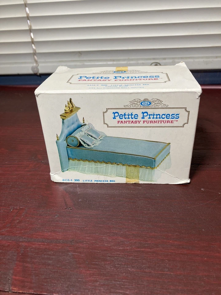 Muñeca princesa pequeña ideal vintage muebles de fantasía cama Foto 3 de 4