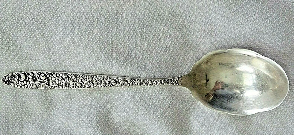 ВИНТАЖНАЯ САХАРНАЯ ЛОЖКА ИЗ СТЕРЛИНГОВОГО СЕРЕБРА REPROUSSE 1969 - Изображение 2 из 4