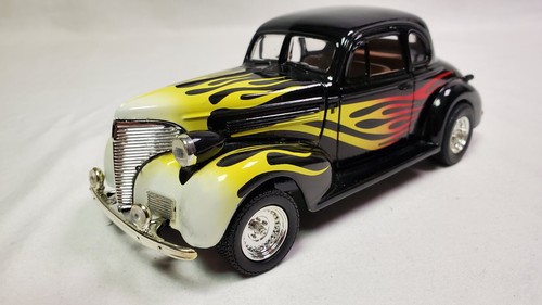 Testors Custom Finish 1:24 Scale '39 Chevrolet Custom Coupe Mint With Box - Picture 2 of 24