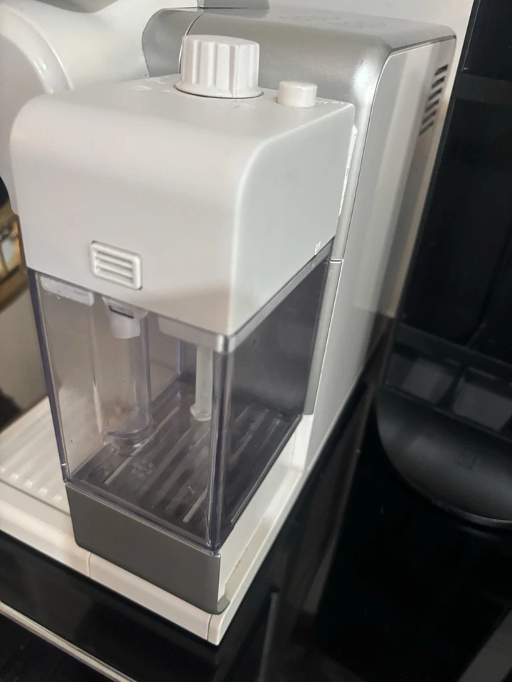 De'Longhi Nespresso , Capsule Coffee Machine,Silver, photo 3 of 5