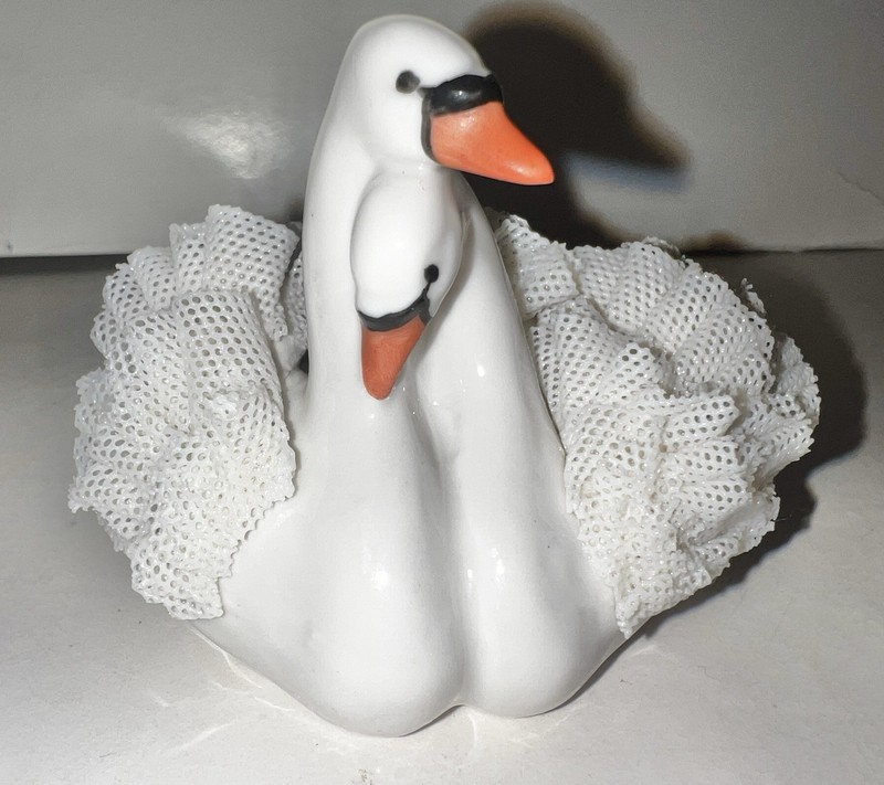 Vtg Porcelain Irish Dresden Muller Volkstedt Double Swan Dresden Lace EUC