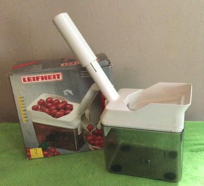 Leifheit Cherrymat Cherry Pitter Fruit Stoner Made in Germany Excellent! Clean