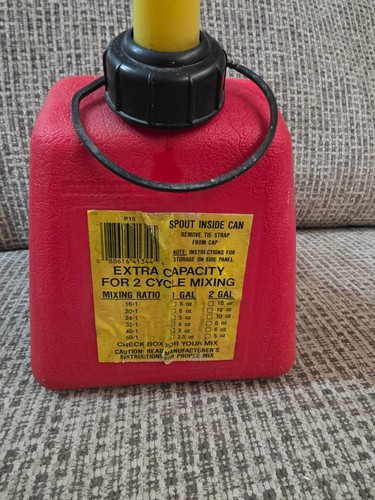 Vintage Preban Vented Chilton 1 1/2 (1.5) Gallon Gas Can P15 Complete ShipsFREE! - Picture 6 of 9
