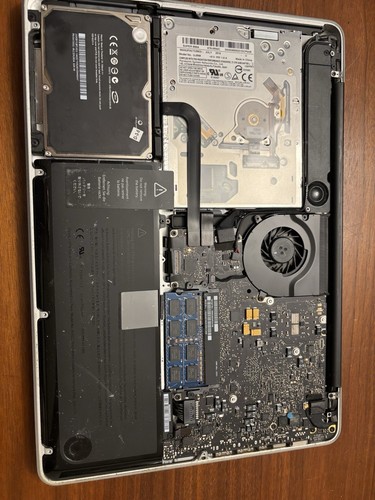 Apple MacBook Pro 13” A1278 - 2.4GHz Core 2 Duo, 4GB RAM, 250GB HDD - Picture 12 of 13